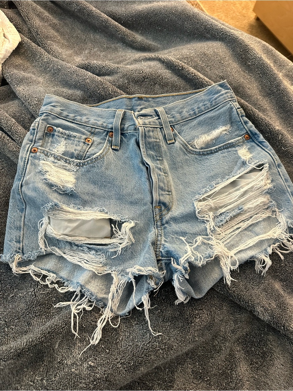 Levi’s 501 distressed shorts size 26